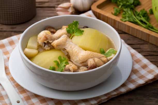 What to serve with boiled chicken leg?